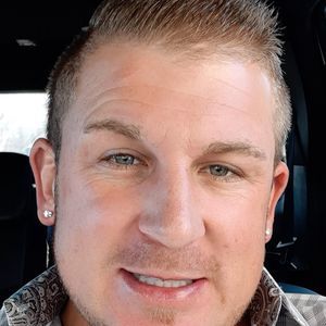 Meet your Posher, Dustin